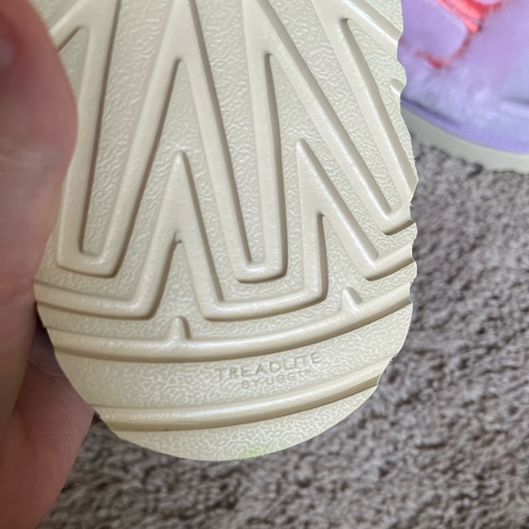 SOLD ON CROSSPOST UGG Laton Fluffy Flatform logo slides - Picture 12 of 14